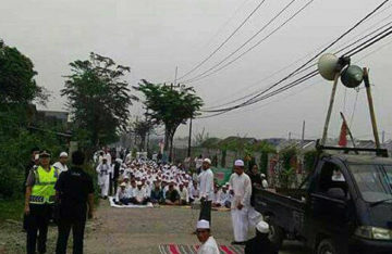인도네시아 | 2020년 6월 3일 – 교회가 쇼핑몰 건물에서 예배드리는 것에 항의하는 이슬람 극단주의자들