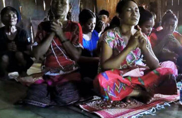 미얀마 | 2021년 2월 22일 — 보좌에 앉으신 그리스도