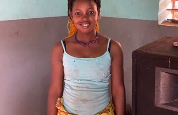 베냉 | 2021년 5월 31일 – 그리스도를 따른다는 이유로 가족에게 거부당한 젊은 여성