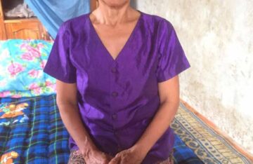라오스 | 2021년 9월 20일 — 성인이 된 자녀들에게 거부당한 기독교인 어머니