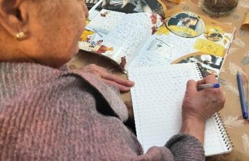 伊朗 | 2022年03月18日 — 基督徒通过杂志向父母传福音