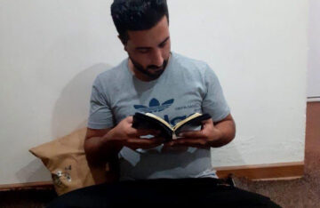 伊朗 | 2022年05月04日 — 穆斯林男子在女儿痊愈后开始寻求基督