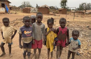 中非共和国 | 2022年09月26日 — 前线工作人员在境内流离失所者营地服侍基督徒