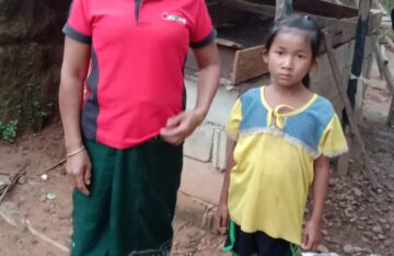 老挝 | 2023年12月20日 — 母亲和孩子们因信仰而被排斥