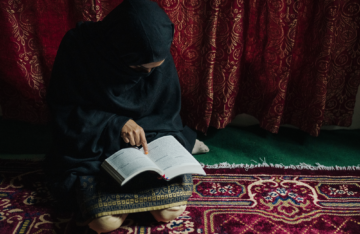 巴基斯坦 | 2024年1月17日 — 穆斯林女孩索要圣经，选择跟随基督